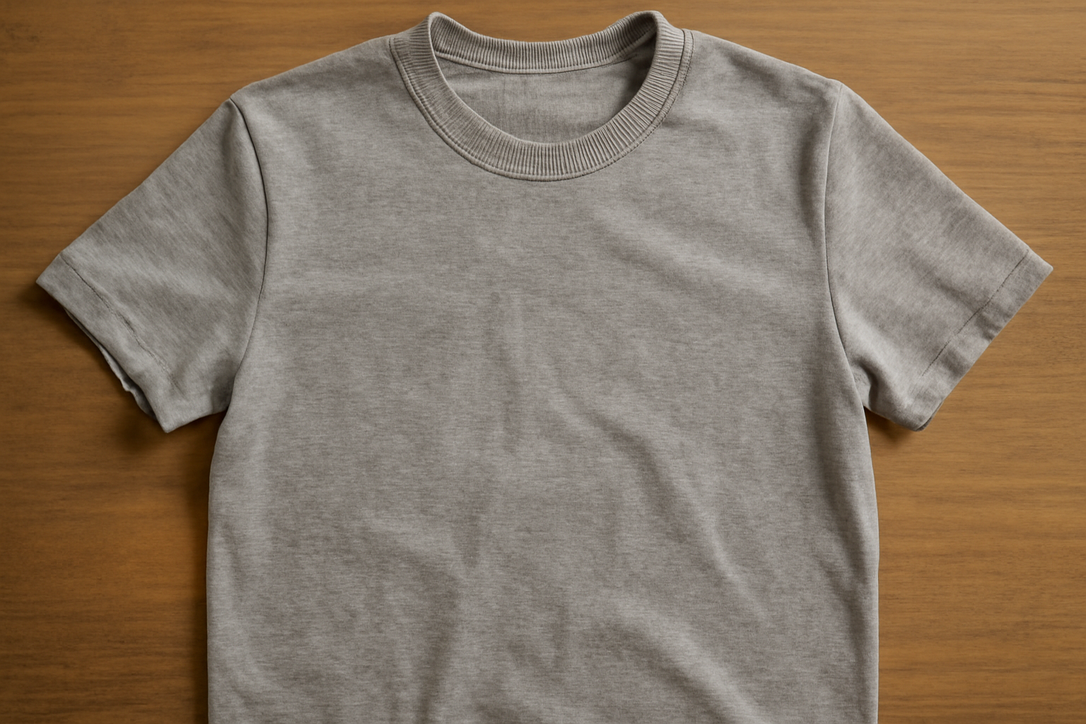 t-shirt étalé montrant couture et matière