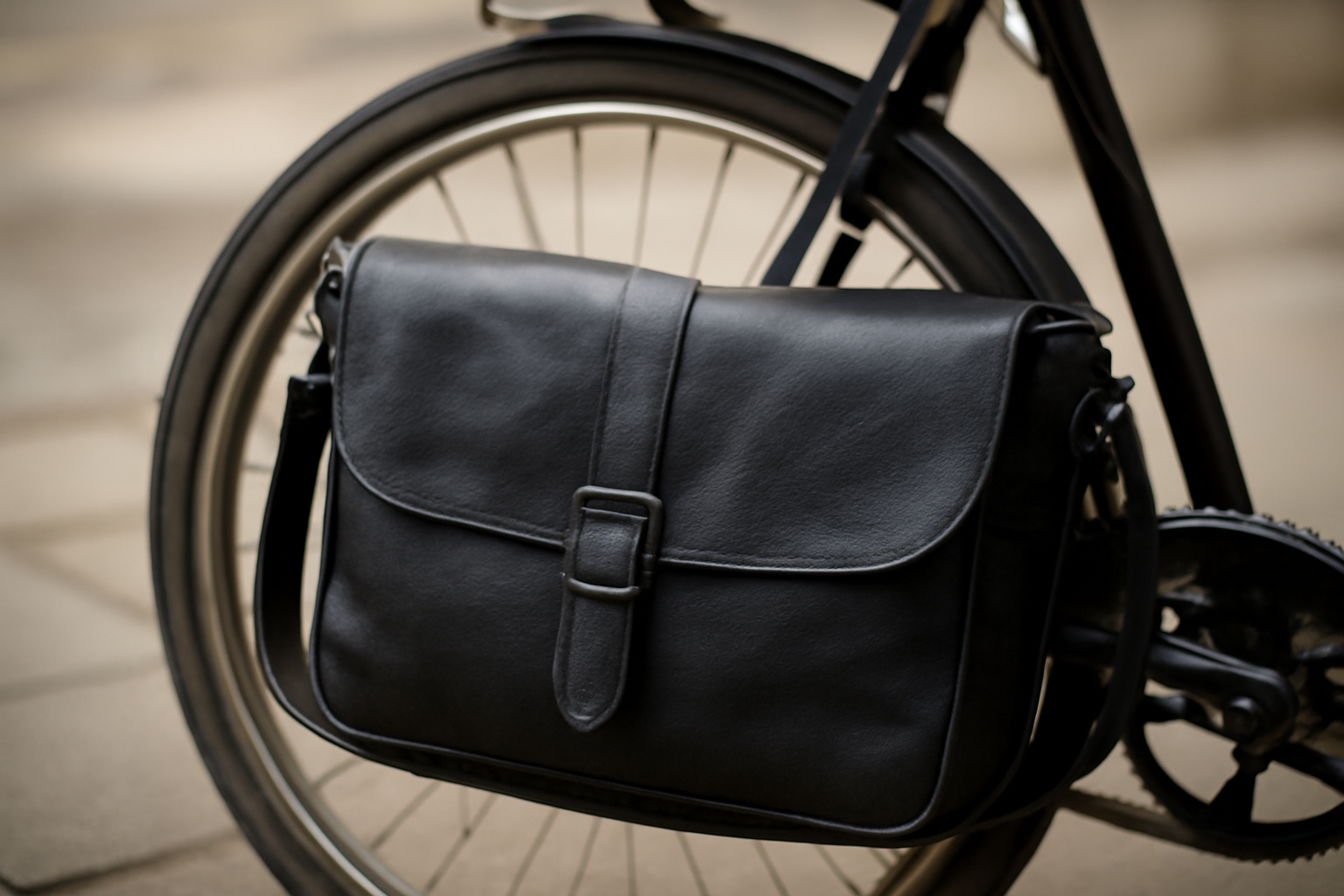 sac à bandoulière posé côté vélo