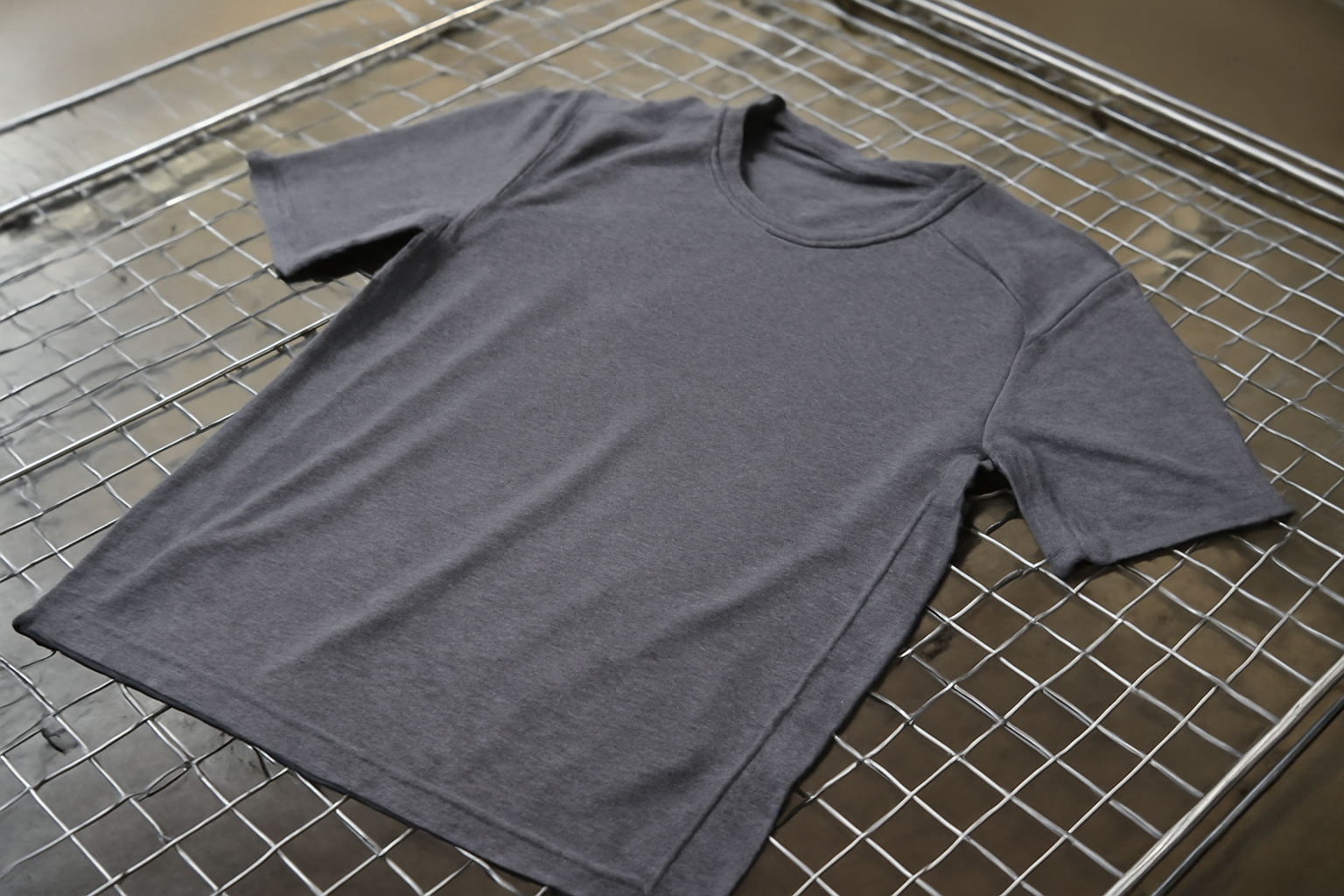 tendancemagasin-tissus-techniques-respirabilite t-shirt technique posé sur table de séchage
